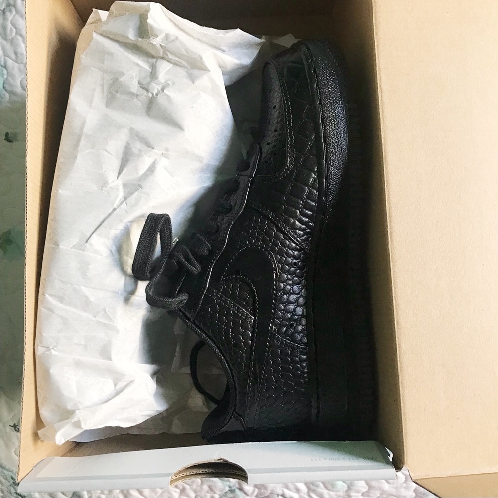 Nike Air Force 1 Scales